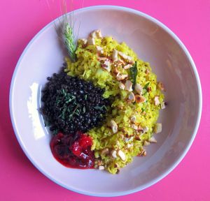 blumenkohl-couscous couscous glutenfrei-couscous ayurveda-couscous ayurveda rolling tiger beluga-linsen pflaumen-chutney copyright by julia wunderlich